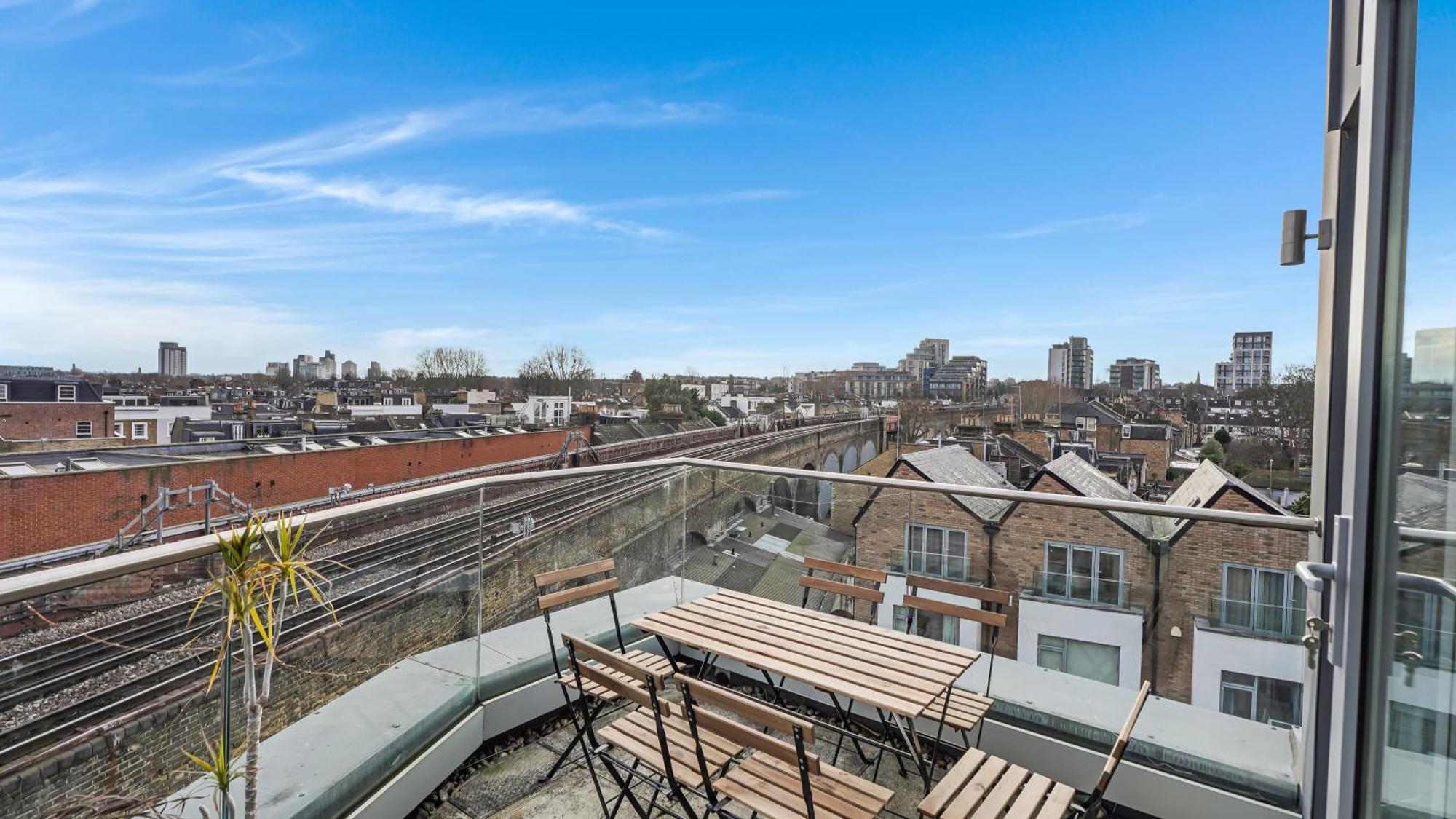 Modern And Spacious Penthouse Apartment In Putney With Free Parking London Exterior photo